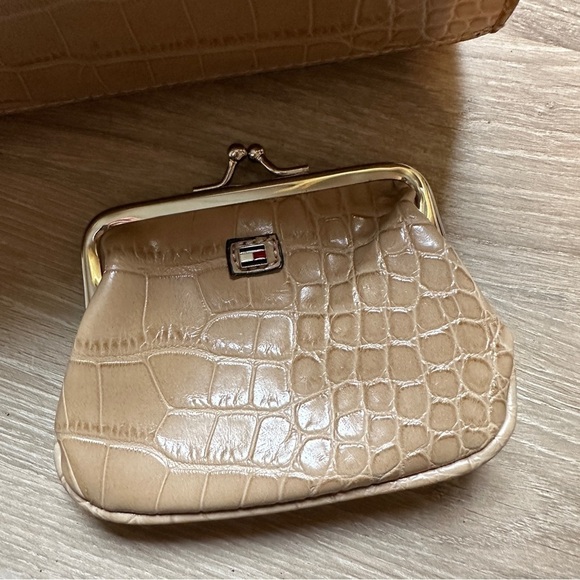 Tommy Hilfiger crocodile style handbag & coin purse - Picture 2 of 10